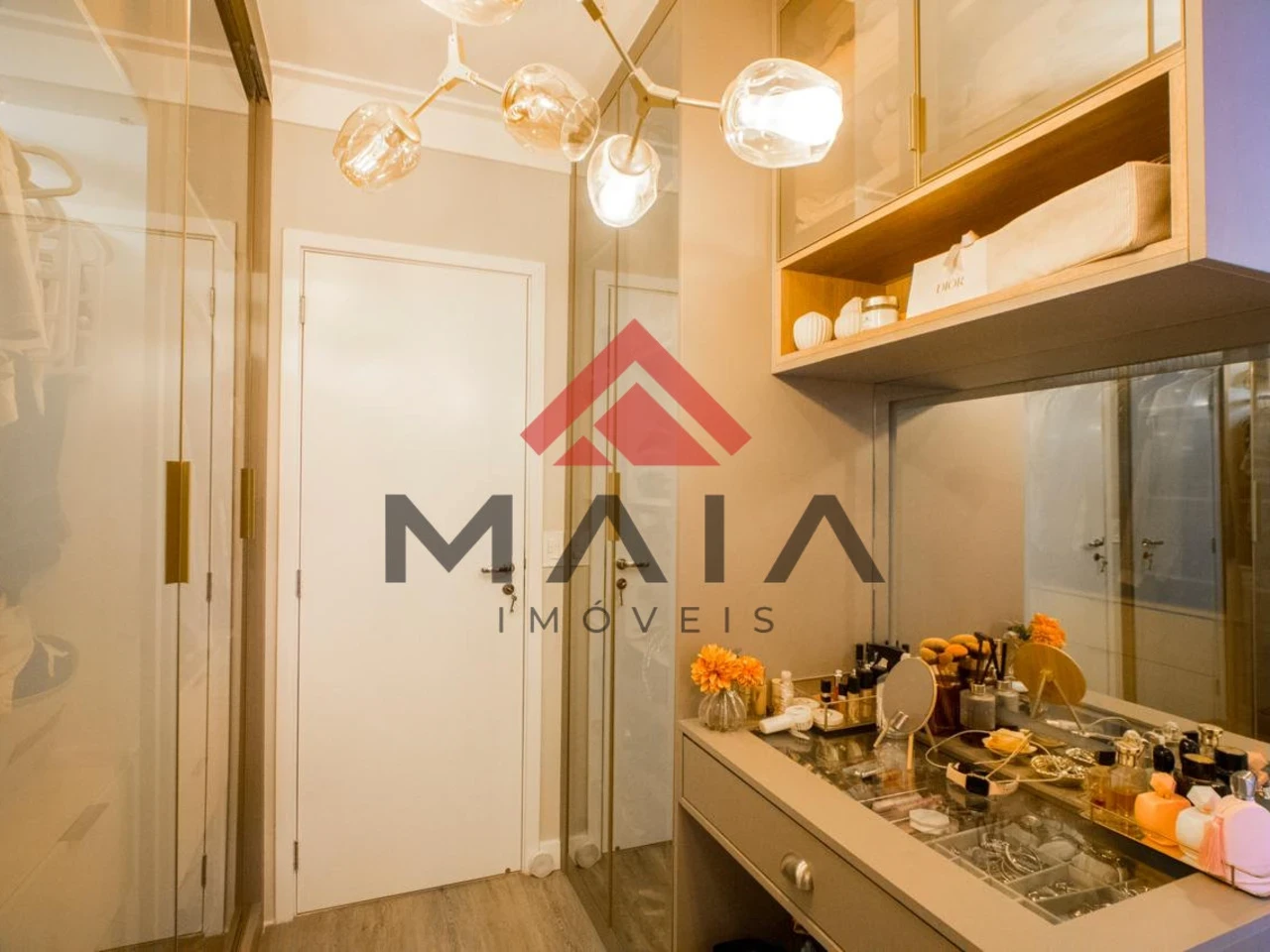 Apartamento mobiliado à venda – 160m²com 03 suítes e quintal. - foto 2